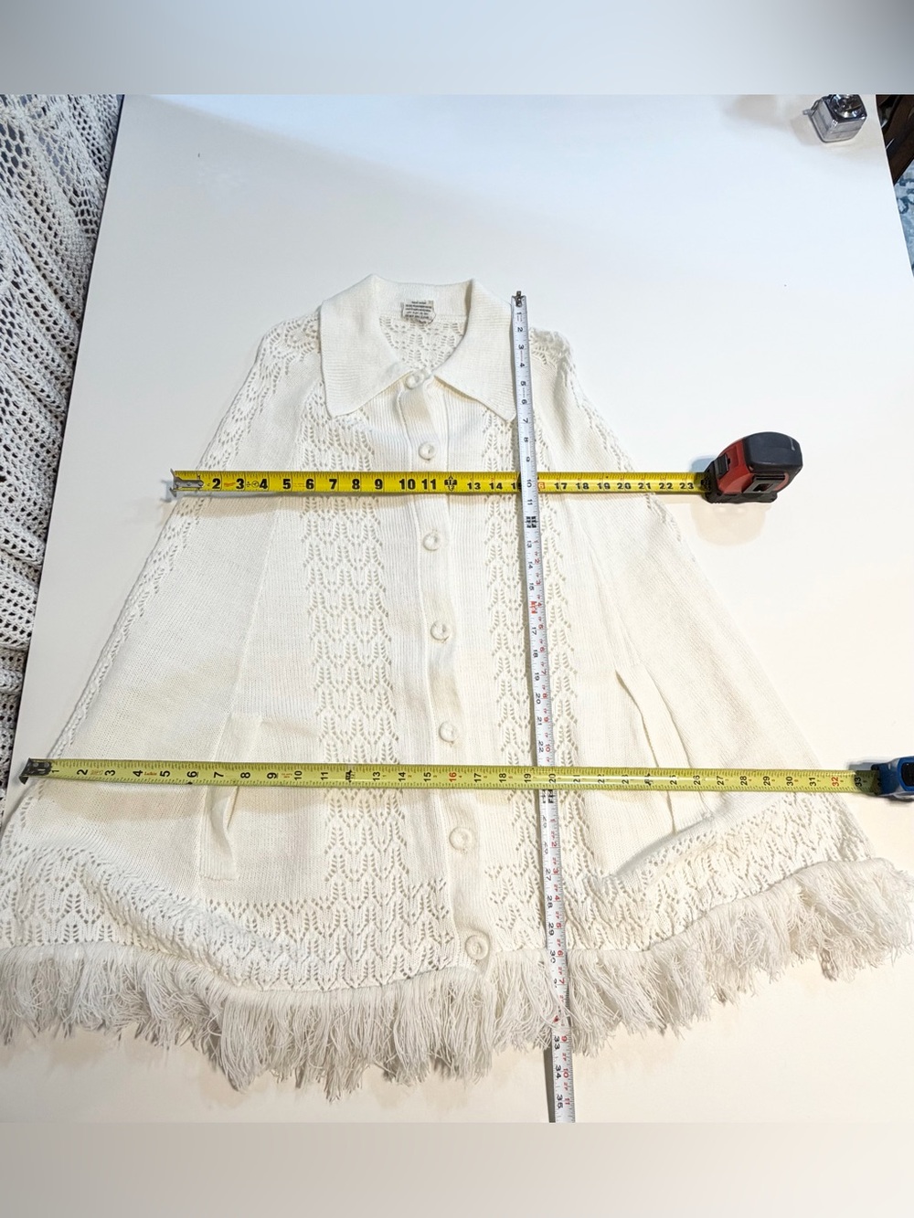 VINTAGE 70s sweater cape poncho shawl fringe arm holes pointed collar white knit - Picture 8 of 8